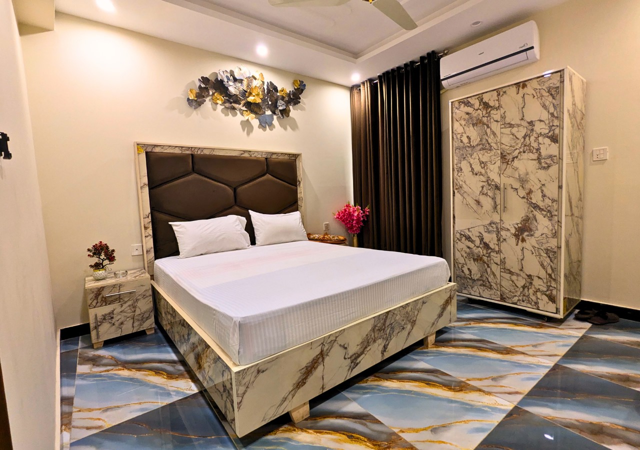 Deluxe Master Bedroom